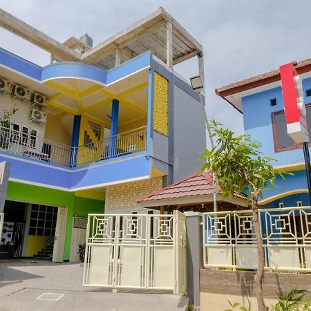 Oyo 1979 Alif Family Residence Malang Exterior photo