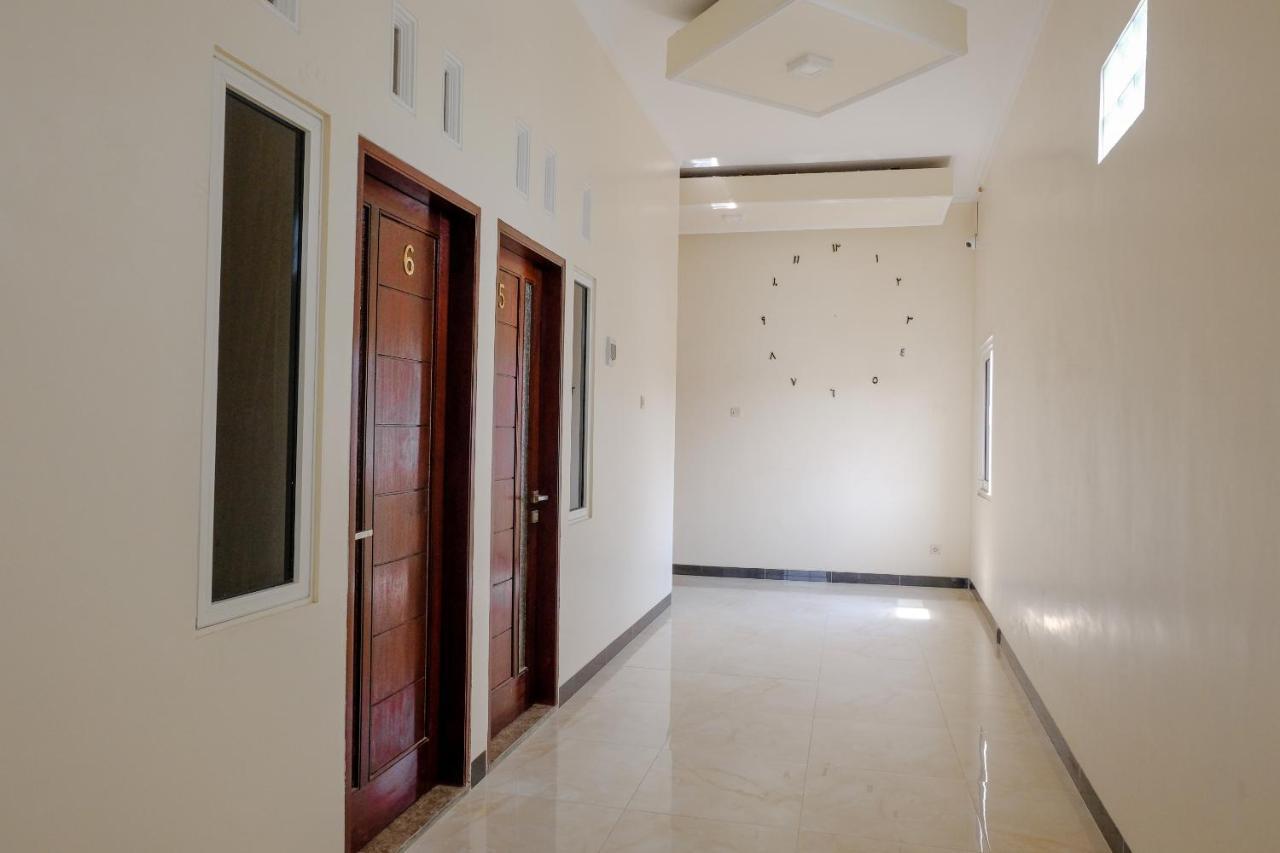 Oyo 1979 Alif Family Residence Malang Exterior photo